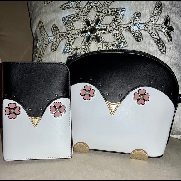 Kate Spade leather passport/ wallet - Picture 2 of 8